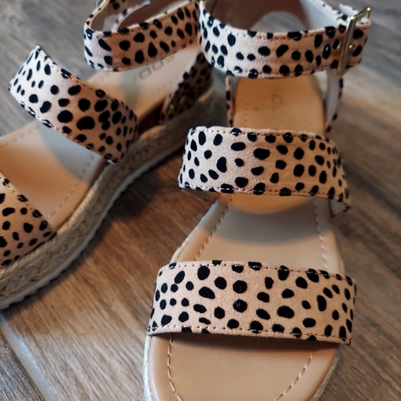 SODA Women's Animal Print Cheetah Espadrille Sandals - Picture 4 of 9